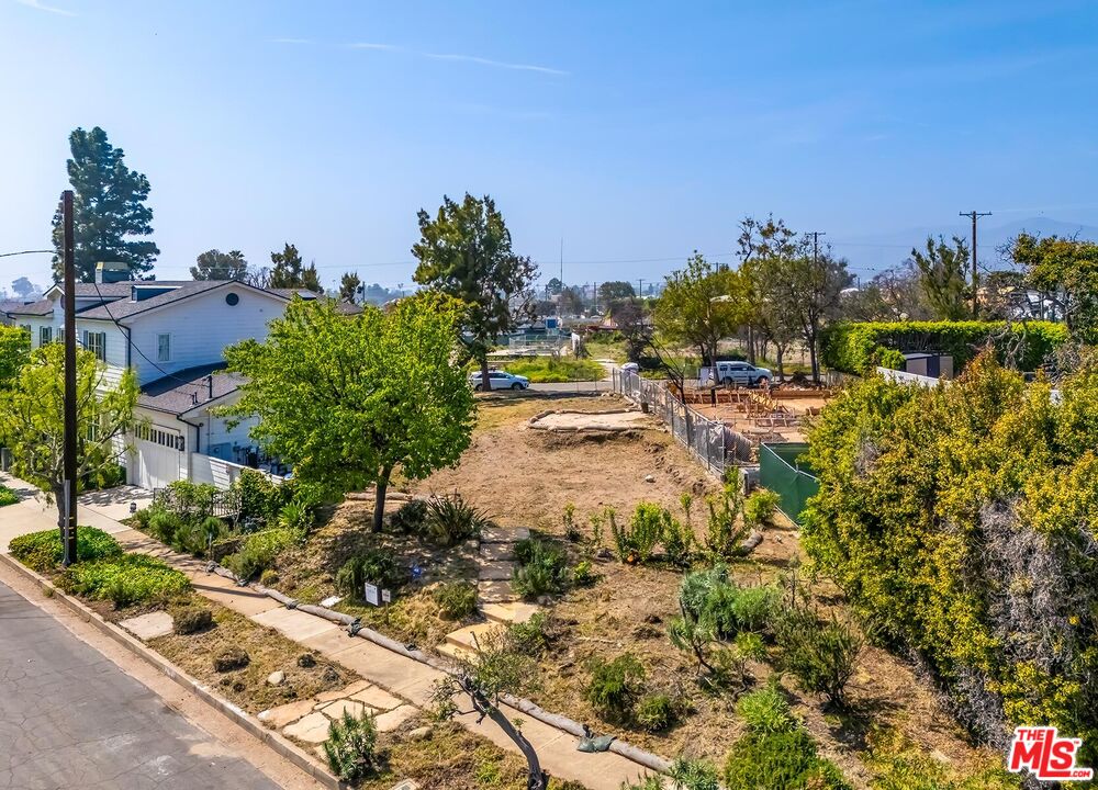 865 Chautauqua Blvd