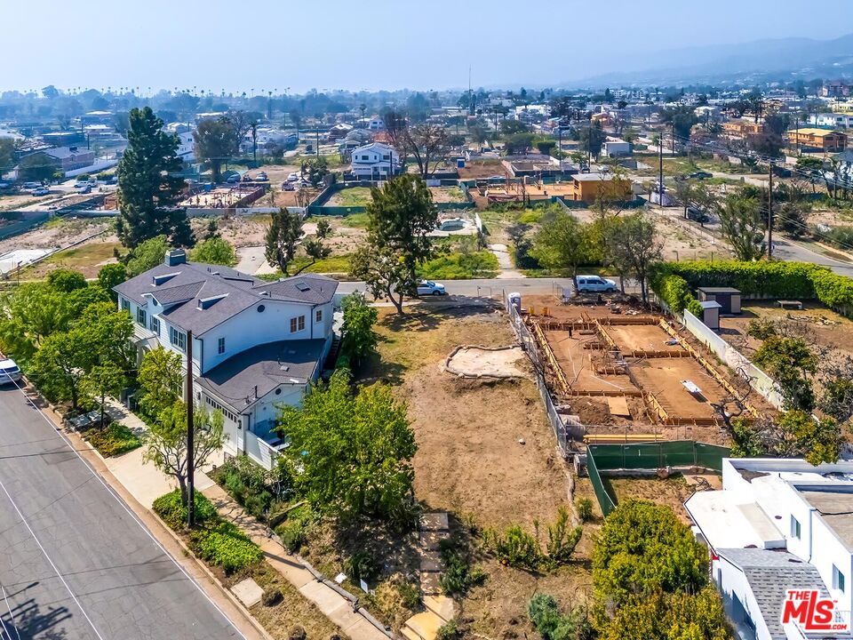 865 Chautauqua Blvd