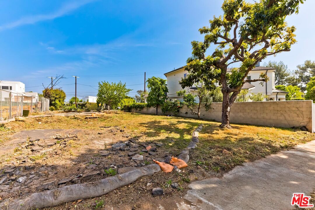 865 Chautauqua Blvd