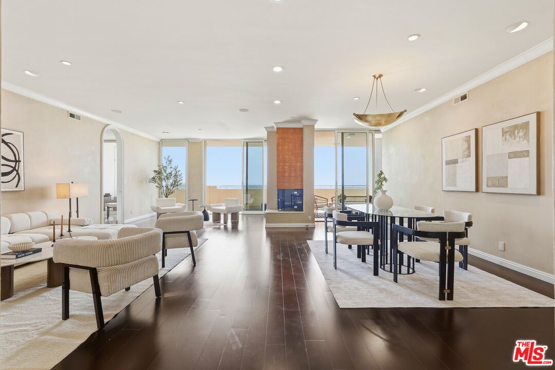 1333 S Beverly Glen Blvd Unit: 902
