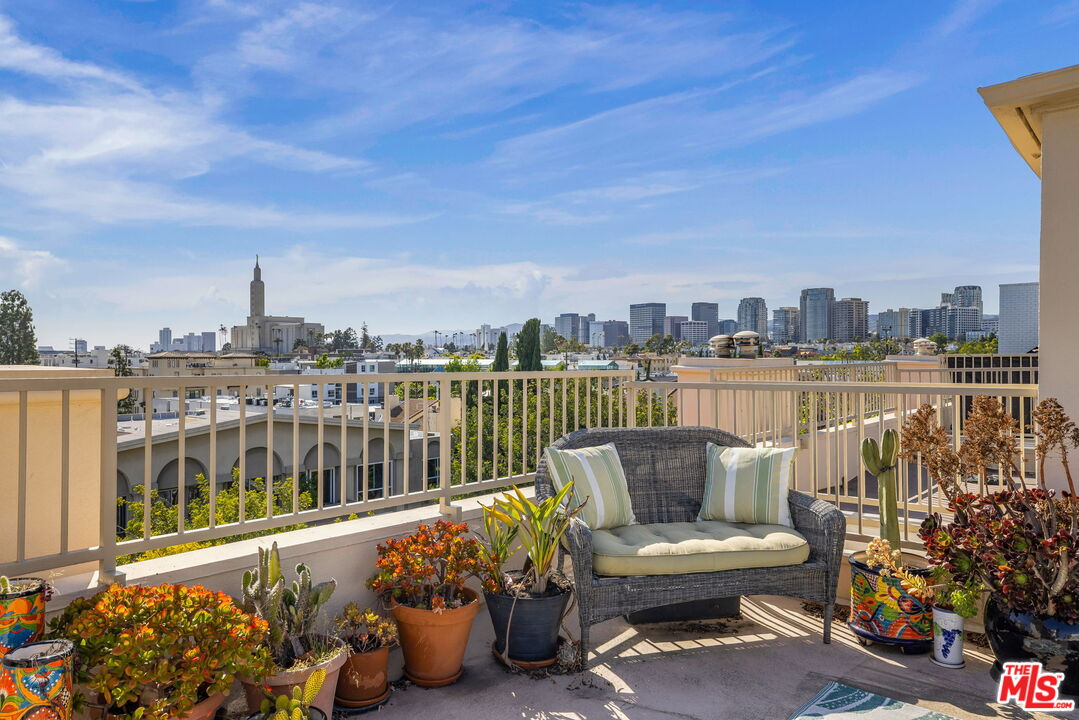1838 Westholme Ave Unit: PH3