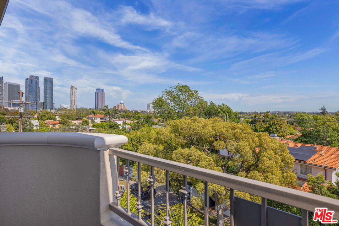 1838 Westholme Ave Unit: PH3