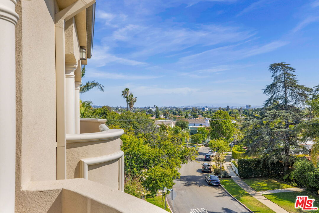 1838 Westholme Ave Unit: PH3