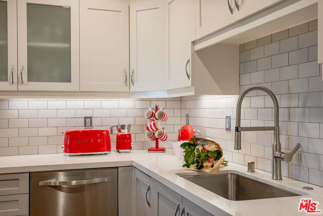 1838 Westholme Ave Unit: PH3