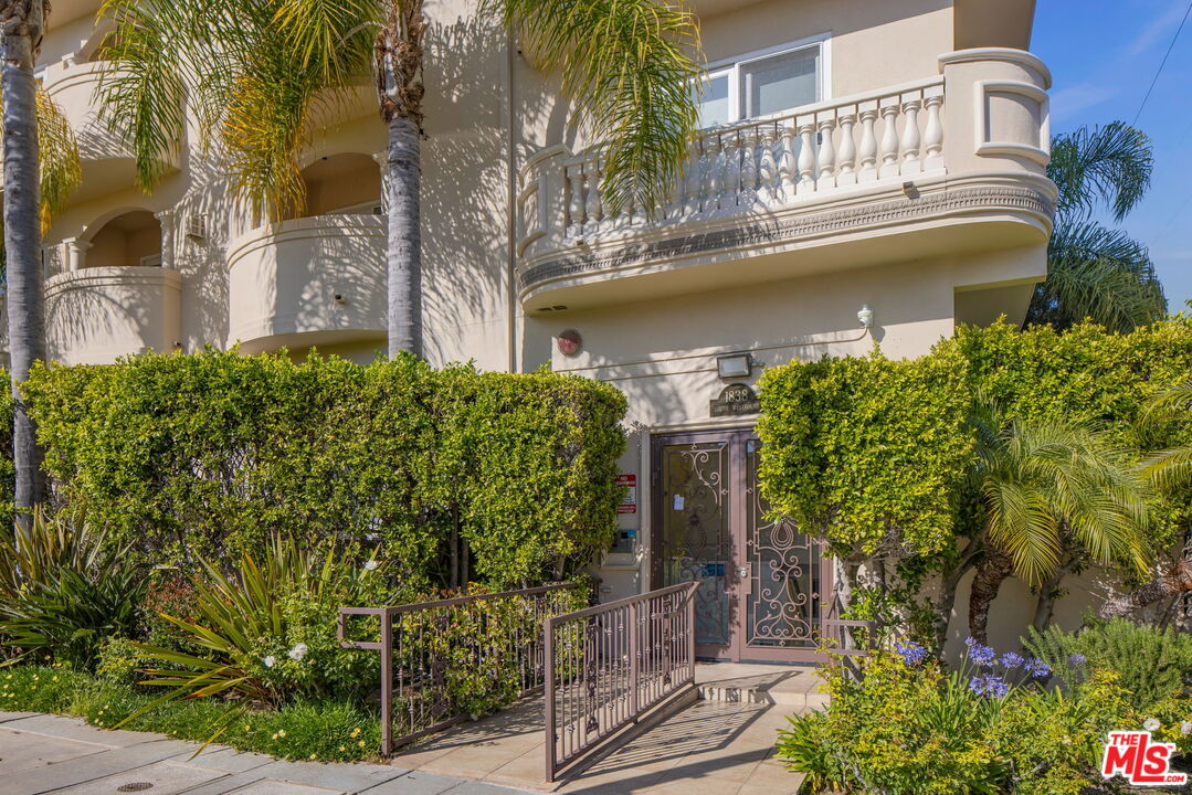 1838 Westholme Ave Unit: PH3