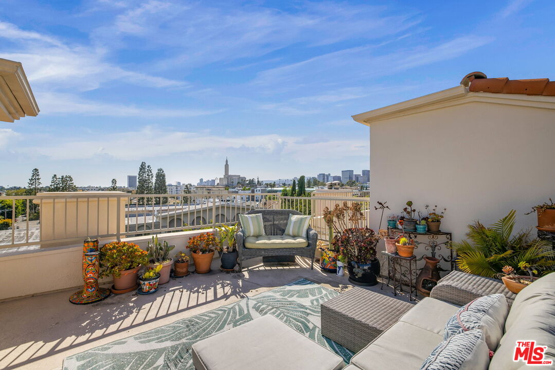 1838 Westholme Ave Unit: PH3