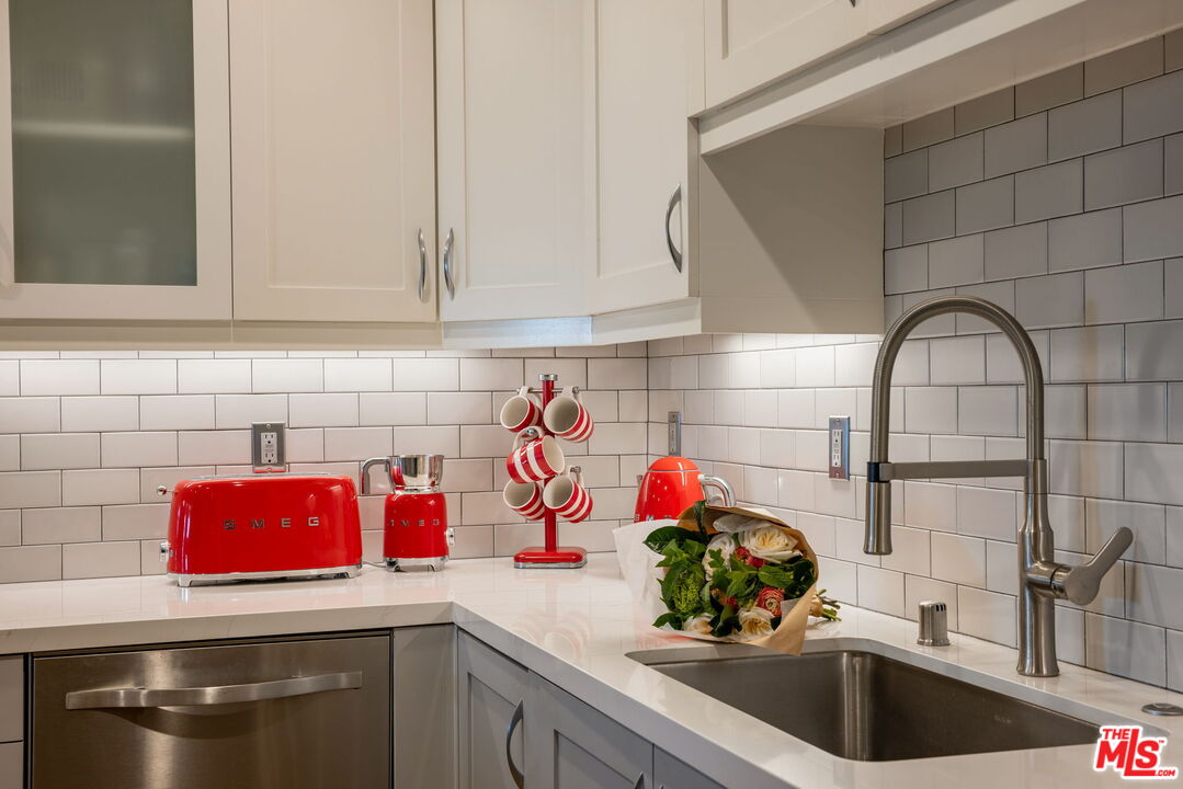 1838 Westholme Ave Unit: PH3