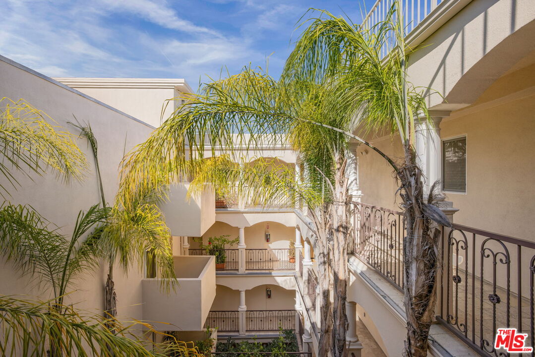 1838 Westholme Ave Unit: PH3