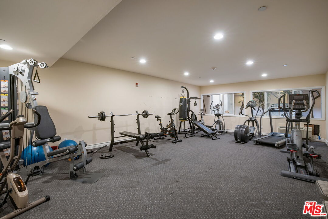 1838 Westholme Ave Unit: PH3