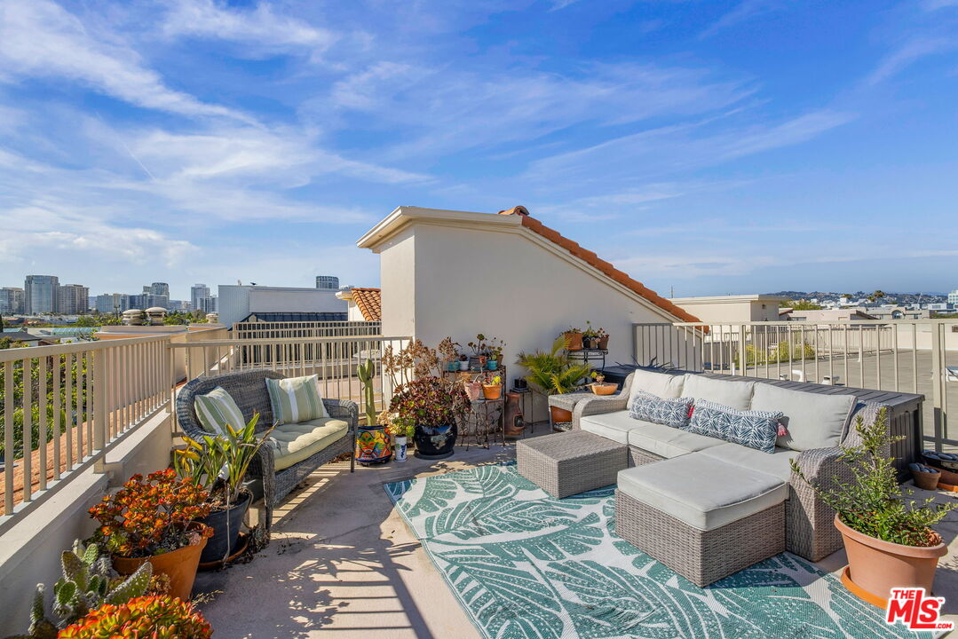 1838 Westholme Ave Unit: PH3