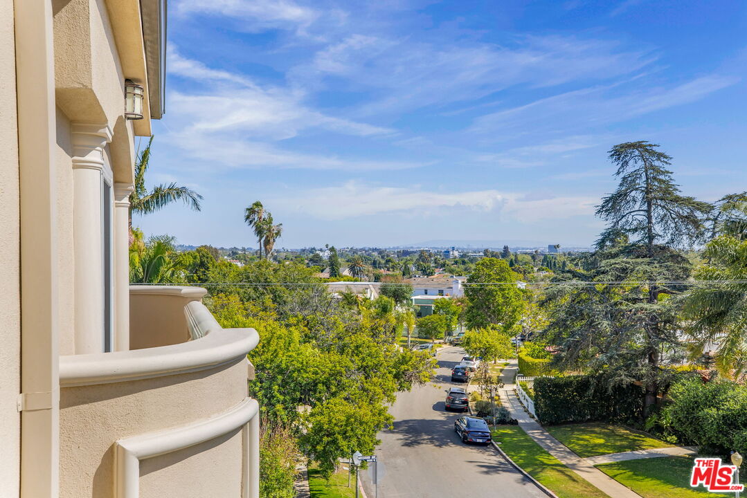 1838 Westholme Ave Unit: PH3