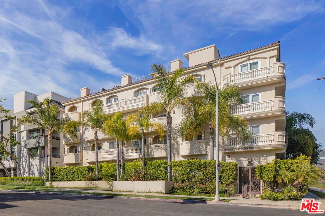 1838 Westholme Ave Unit: PH3