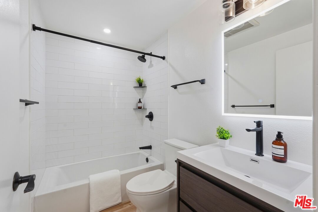 1201 Roxbury Dr Unit: 307
