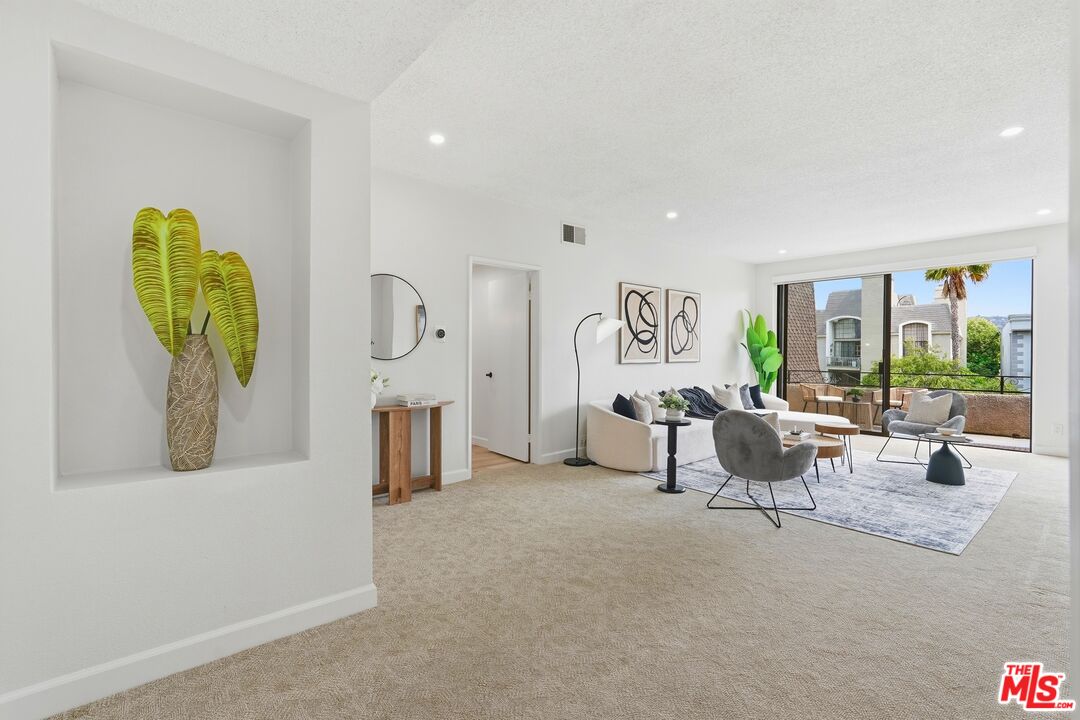 1201 Roxbury Dr Unit: 307