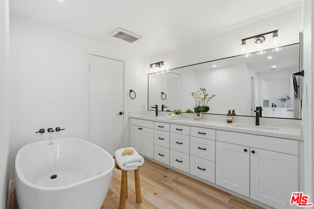 1201 Roxbury Dr Unit: 307