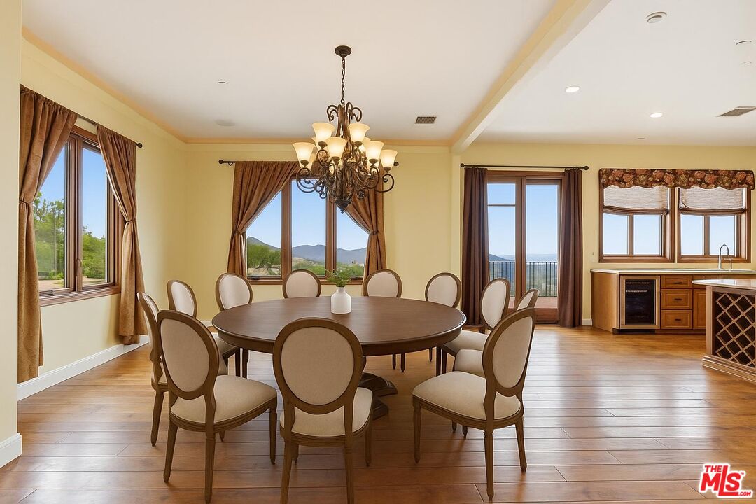 10825 Pacific View Dr