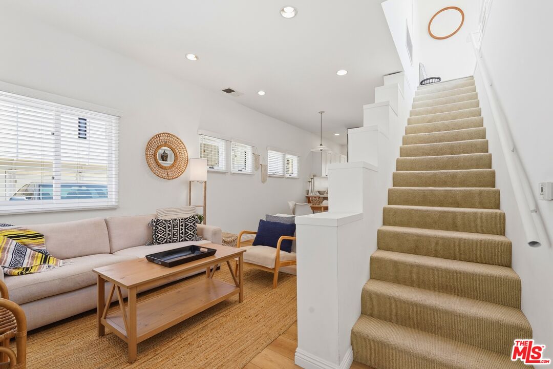 521 Venice Way