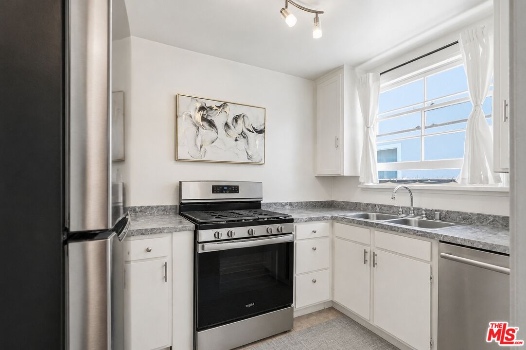 521 Venice Way