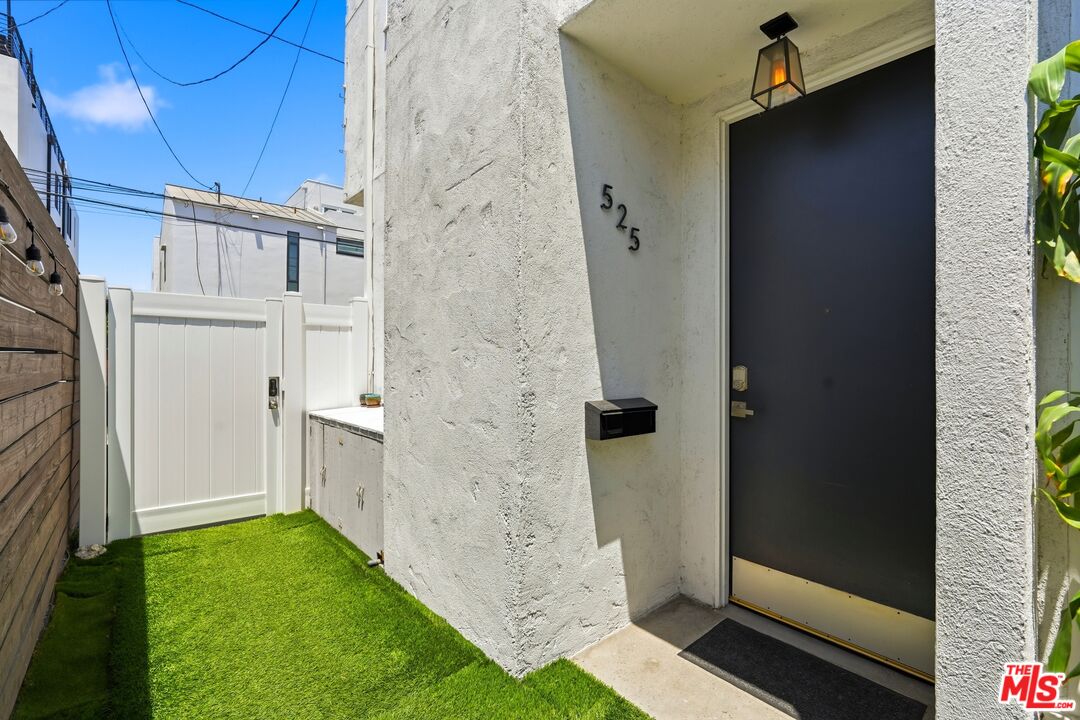 521 Venice Way