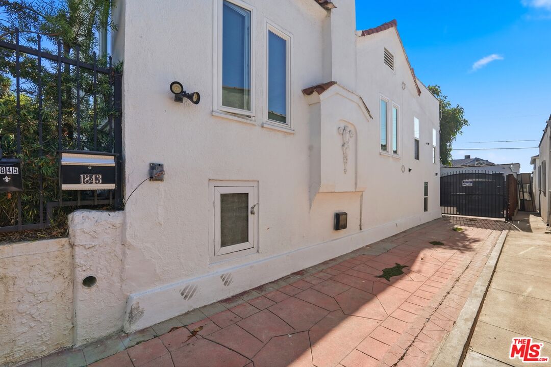 1843 S Highland Ave