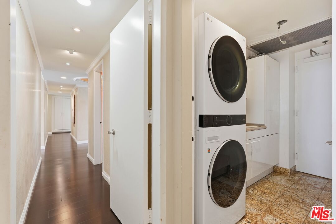 1333 S Beverly Glen Blvd Unit: 902