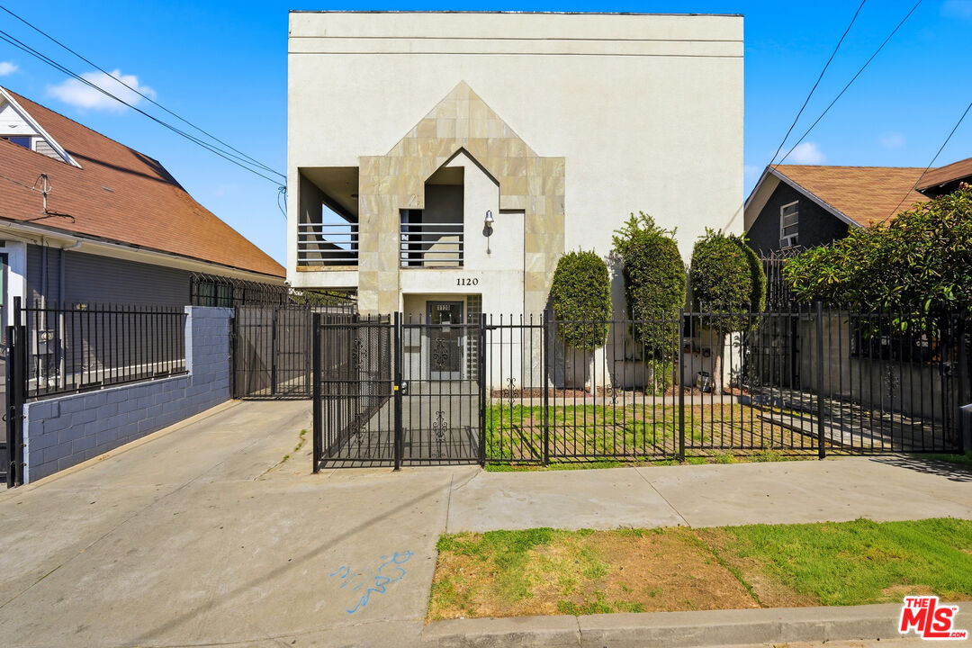 1120 Irolo St Unit: 102