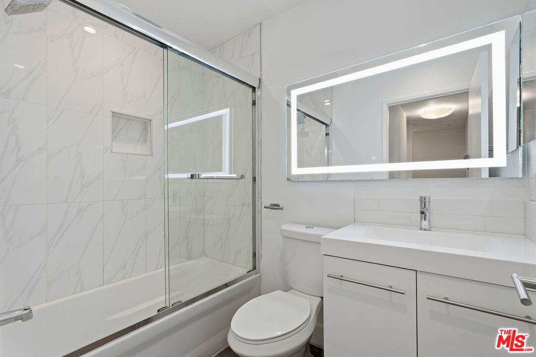 1120 Irolo St Unit: 102