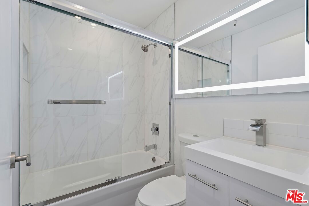 1120 Irolo St Unit: 102