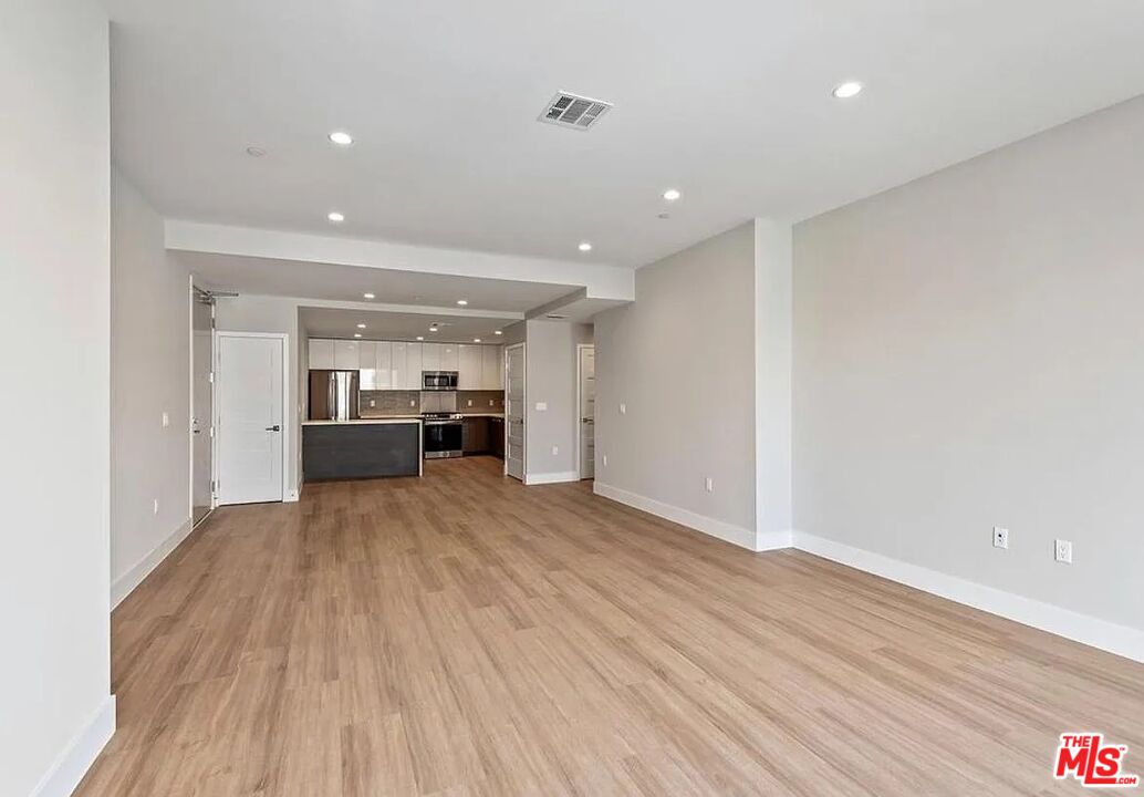 1906 Overland Ave Unit: 203