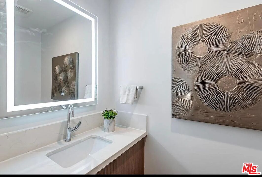 1906 Overland Ave Unit: 202