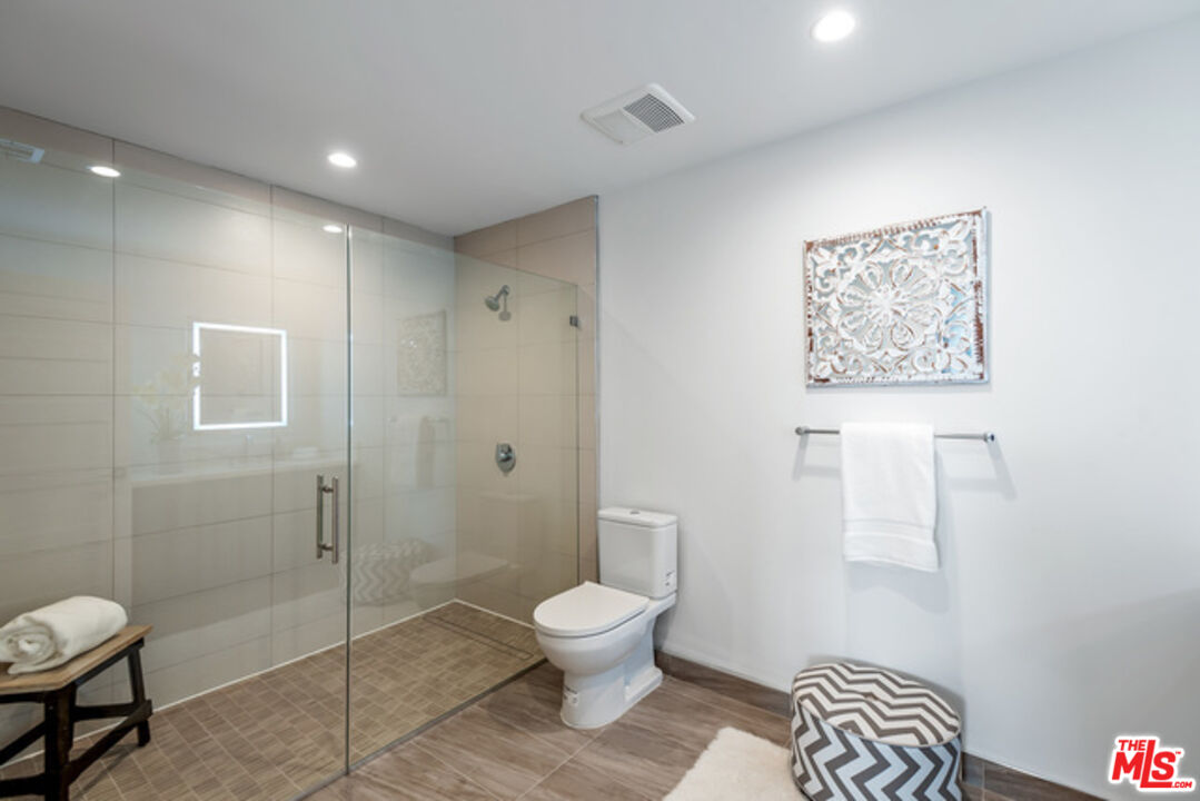 1906 Overland Ave Unit: 204