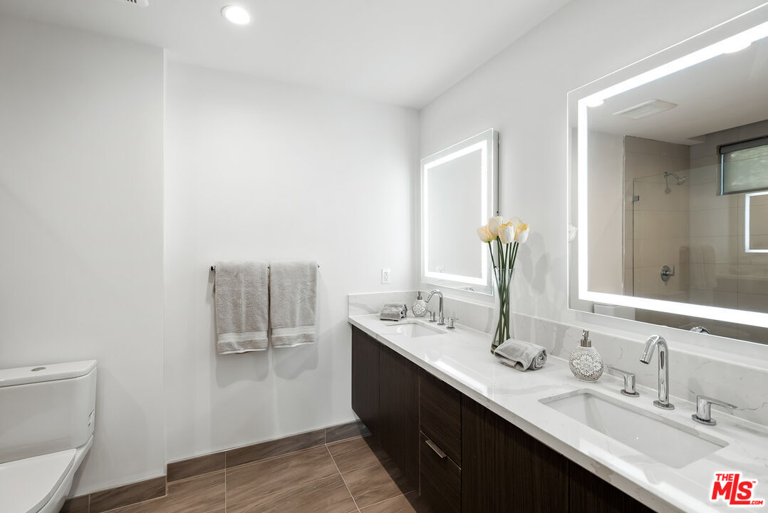 1906 Overland Ave Unit: 204