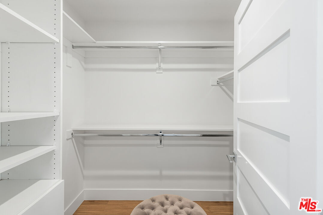 1906 Overland Ave Unit: 204