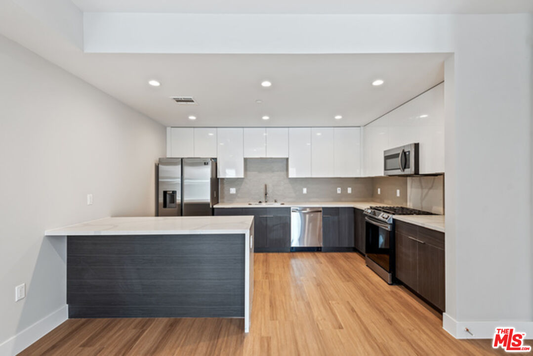 1906 Overland Ave Unit: 204