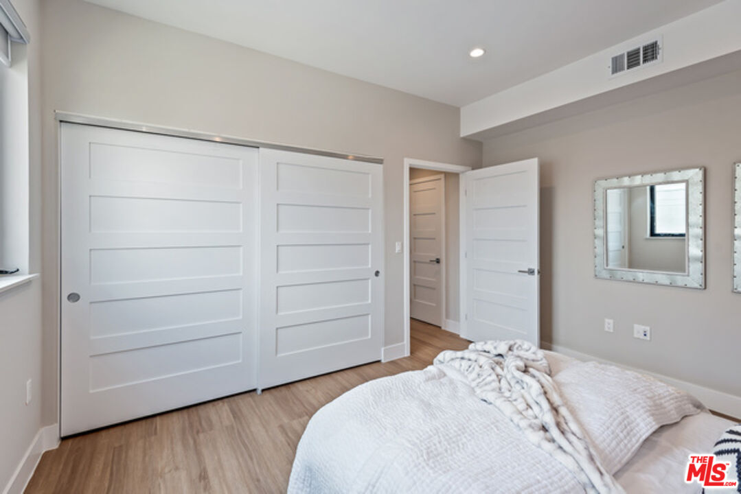 1906 Overland Ave Unit: 204