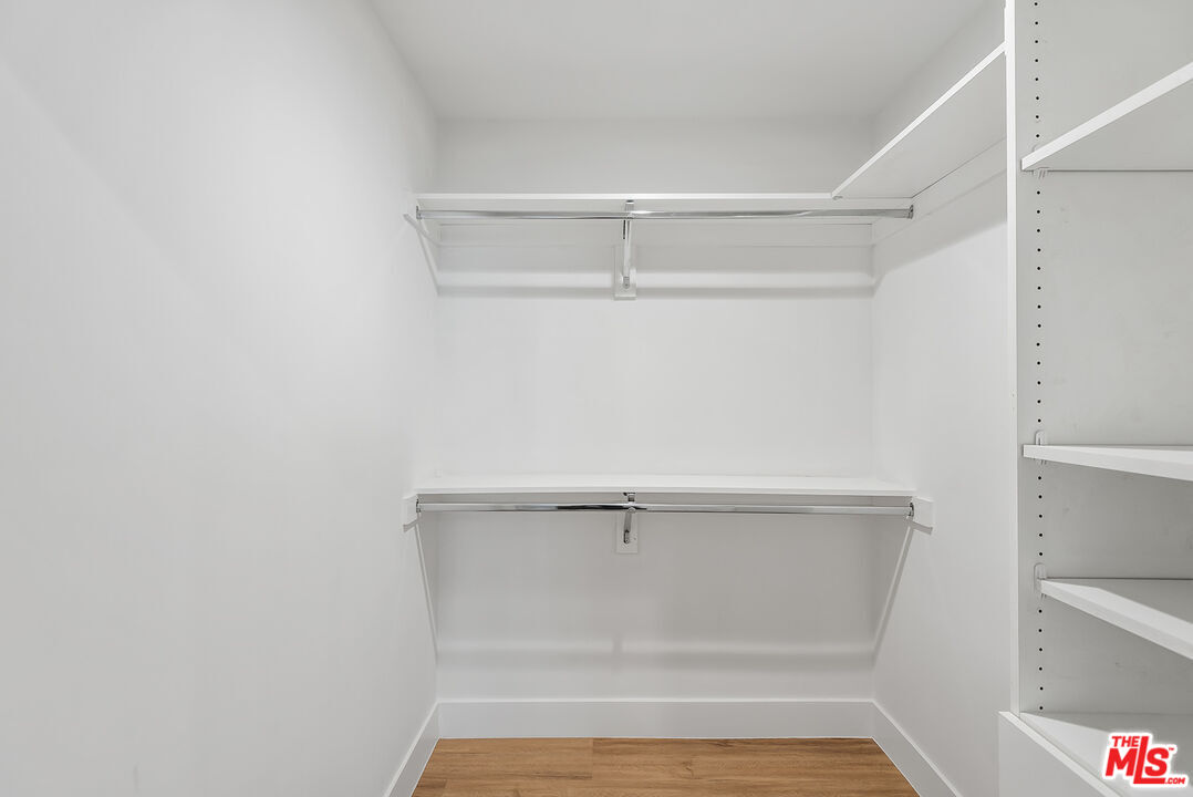 1906 Overland Ave Unit: 204