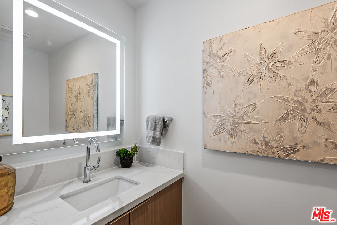 1906 Overland Ave Unit: 204