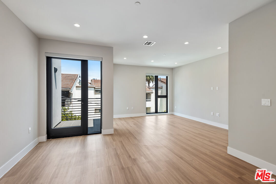1906 Overland Ave Unit: 204