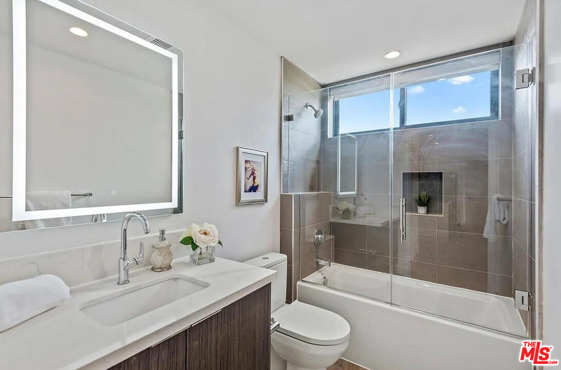 1906 Overland Ave Unit: 201