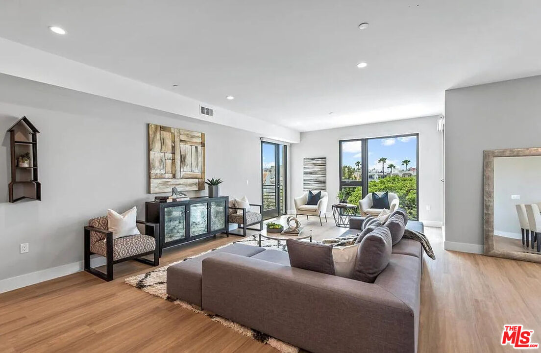 1906 Overland Ave Unit: 201