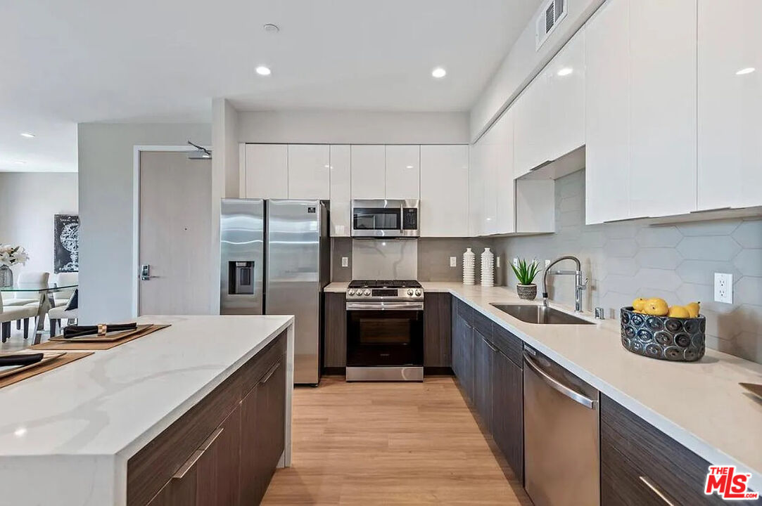 1906 Overland Ave Unit: 201