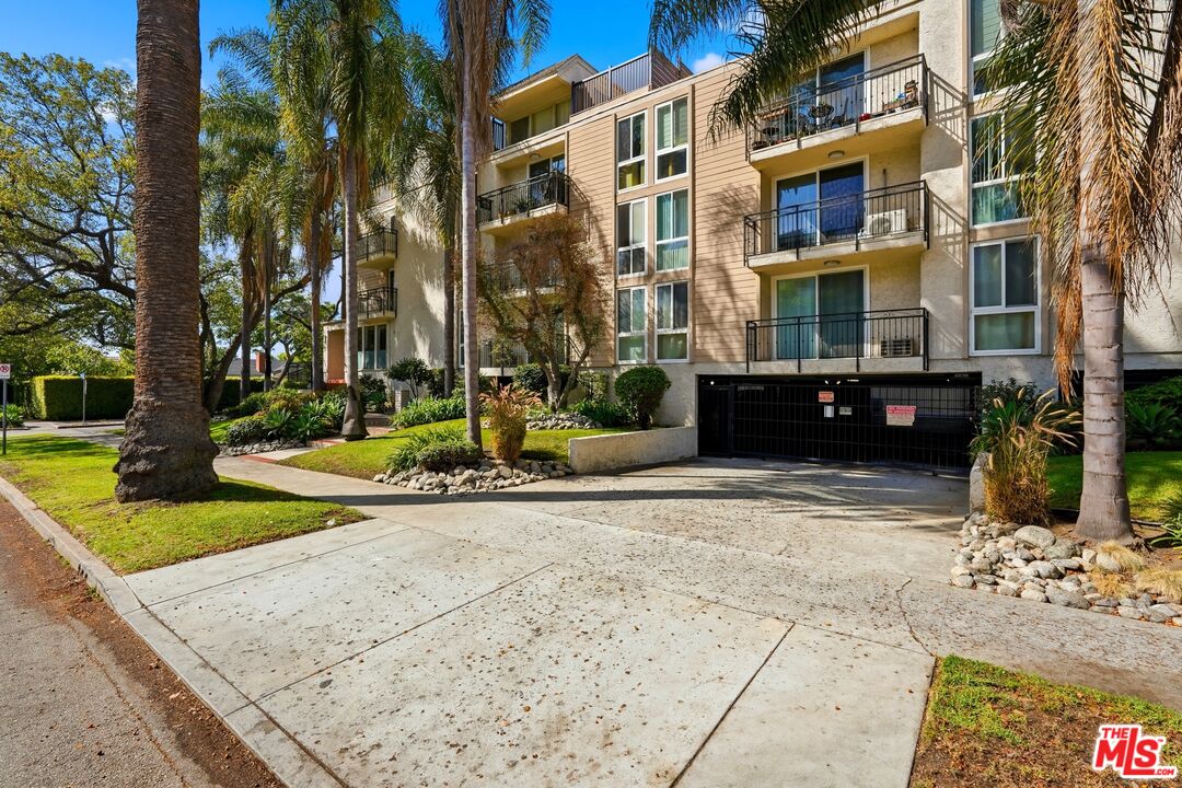 1885 Veteran Ave Unit: 102