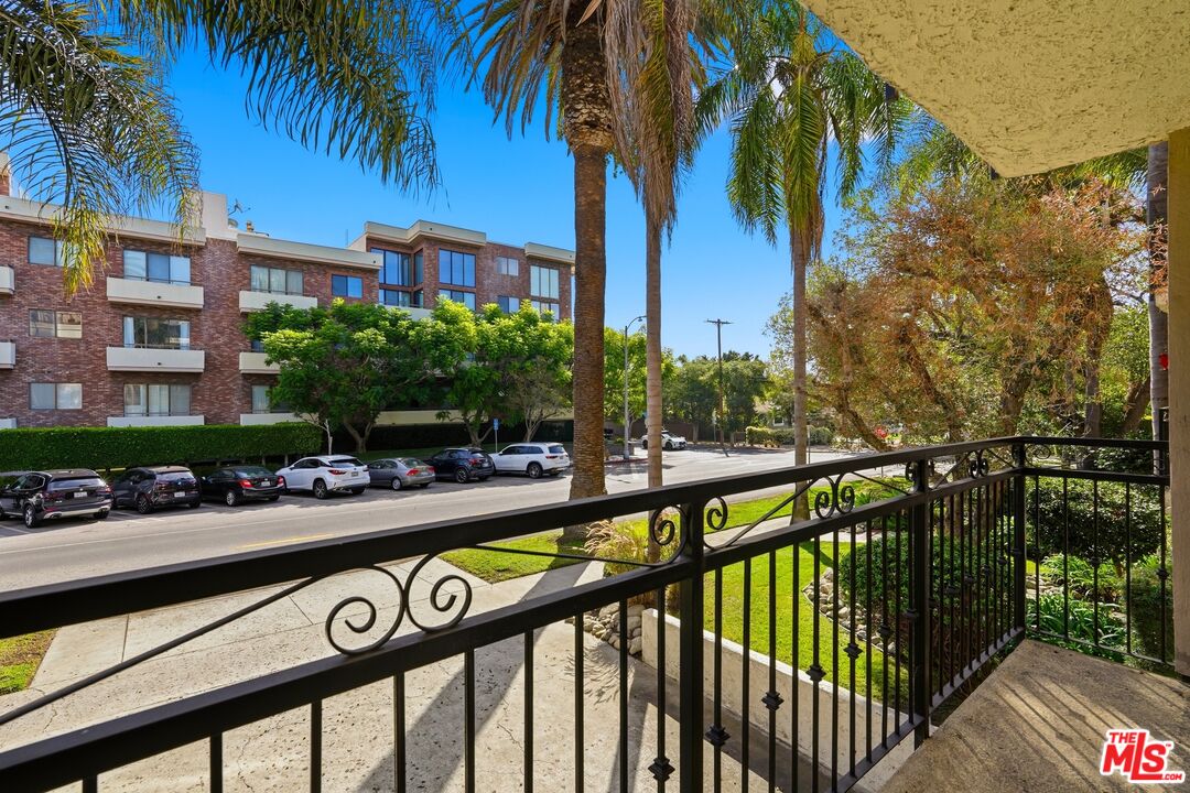 1885 Veteran Ave Unit: 102
