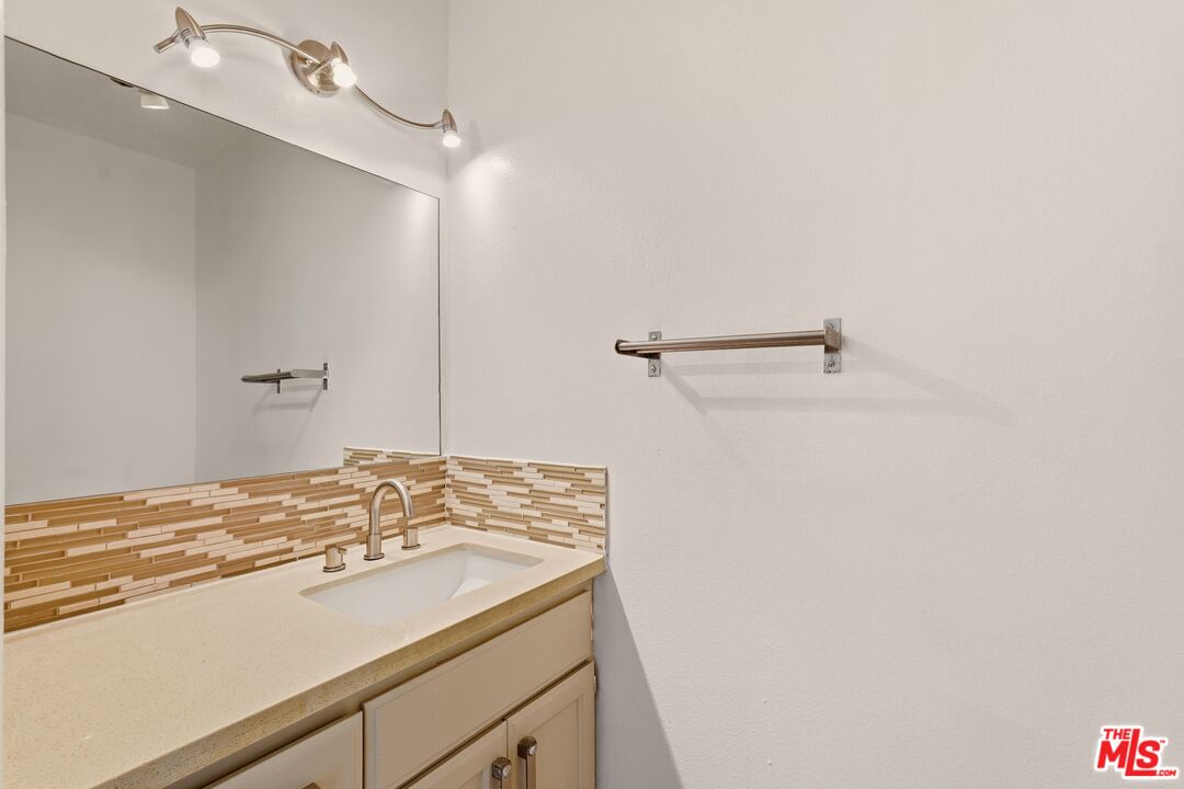 1120 Irolo St Unit: 101
