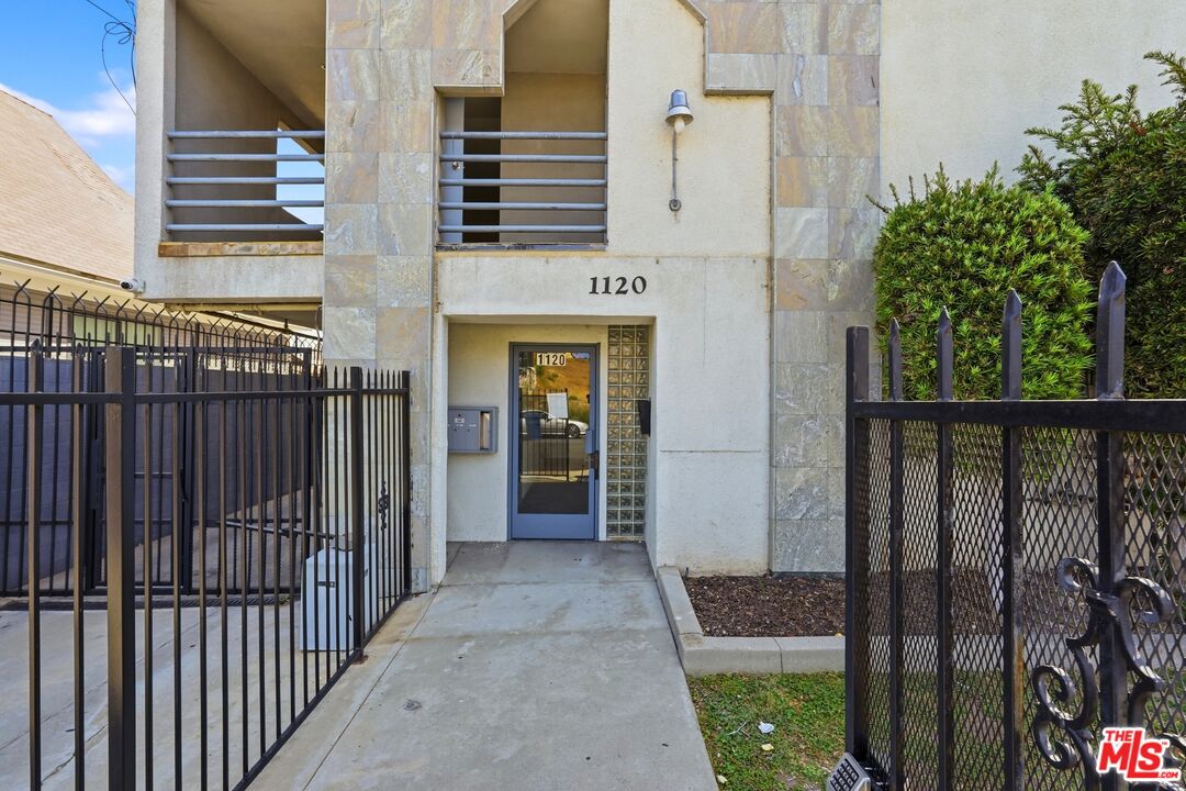 1120 Irolo St Unit: 101