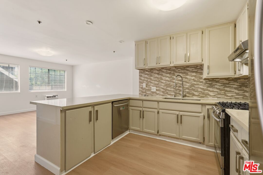 1120 Irolo St Unit: 101