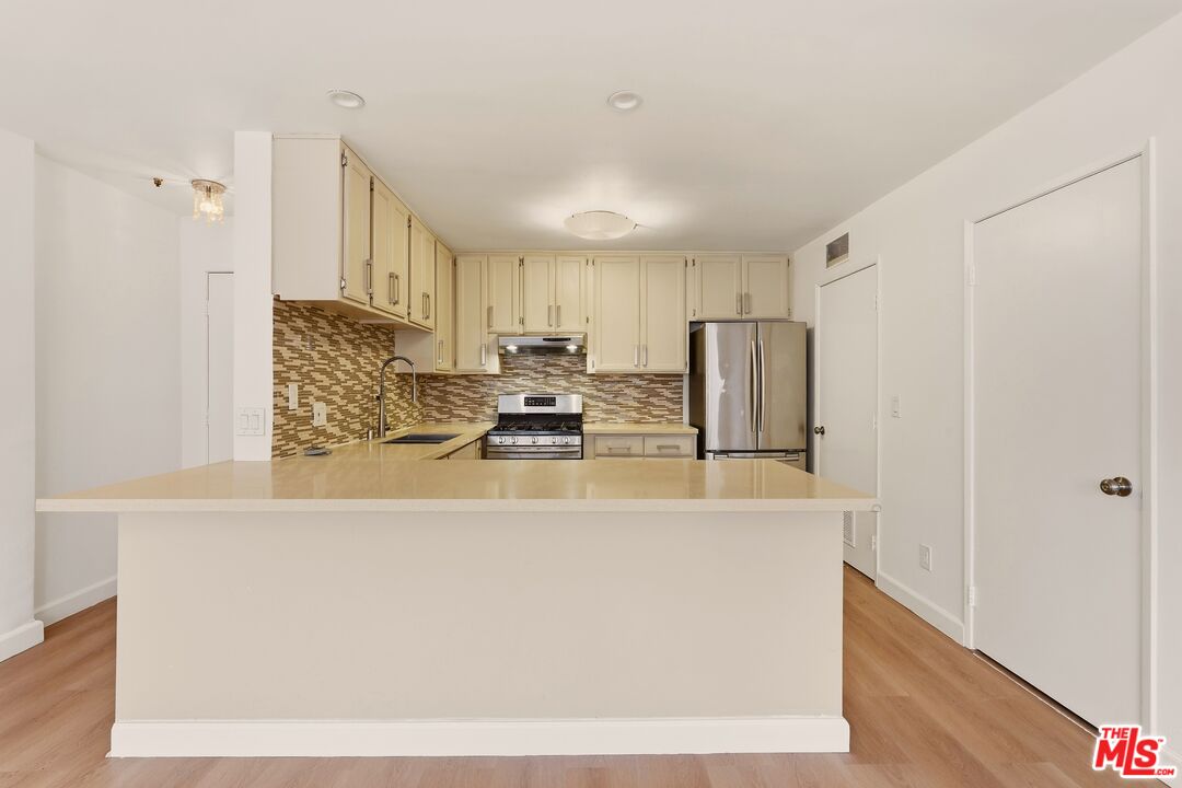 1120 Irolo St Unit: 101