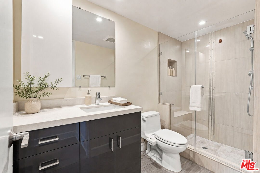 10433 Wilshire Blvd Unit: 407