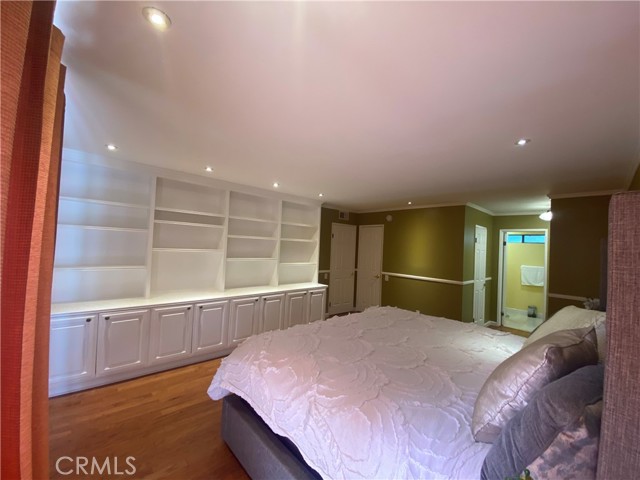 1887 Greenfield AVE Unit: 205