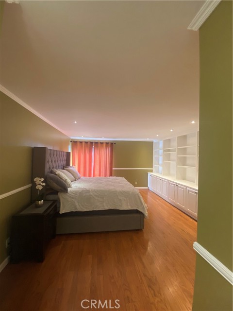 1887 Greenfield AVE Unit: 205